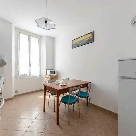 Altido Band House Di Fronte Al Terminal Traghetti Vr * Genoa