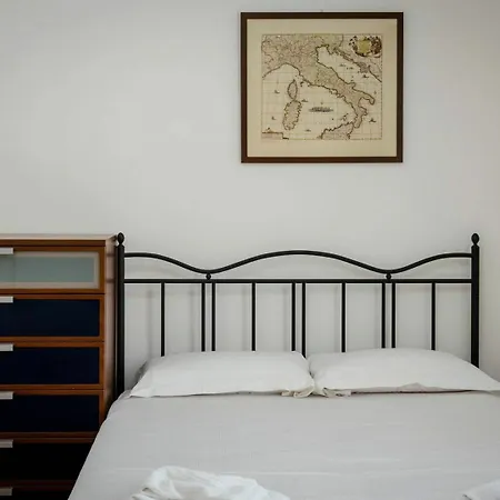 Hotel Altido Band House Di Fronte Al Terminal Traghetti Vr Genoa