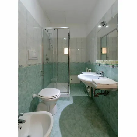 Hotel Altido Band House Di Fronte Al Terminal Traghetti Vr Genoa